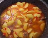 Pas rețetă Tocănița de cartofi cu carne de porc și Kaizer afumat 2 fotografie