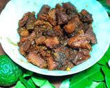 Foto langkah ke 5 dari resep Babi Kecap Aroma Jeruk.