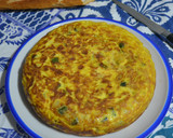 Foto del paso 6 de la receta: Tortilla de patata y calabacín rellena de queso cheddar