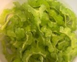 รูปขั้นตอนการทำที่ 1 ของ มะระผัดไข่ (เมนูสุขภาพ ขมนิดๆ)