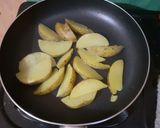 Foto langkah ke 6 dari resep Potato Wedges Teflon tanpa oven.