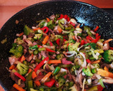 Foto del paso 4 de la receta: Wok de verduras con pavo, conejo y fideos de arroz