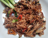 Foto langkah ke 4 dari resep Tongkol Suwir Pedas bumbu irisan.