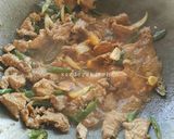 Foto langkah ke 3 dari resep Tumis sapi cabe hijau.
