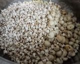 A picture of step 4 of Dhani Makhana Murmura Chivda.