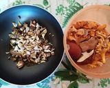 Foto del passaggio 1 della ricetta Tagliatelle con i funghi, zucca, crema di funghi e speck croccante