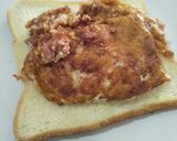 Foto langkah ke 7 dari resep Menu Sarapan - Roti isi Kornet dan Telur.