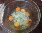 Foto del paso 1 de la receta Tortilla de papas chips con cebolla y perejil
