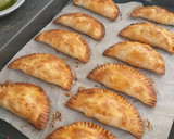 Foto del paso 5 de la receta: Empanadillas de atún, huevo duro y pimiento morrón 😋