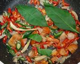 Foto langkah ke 5 dari resep Tumis Tongkol Telur Sosis.