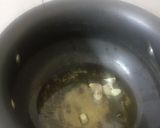 A picture of step 3 of Prawns bhaji.