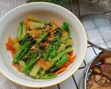Hình bước làm 2 của món Cơm nhà 3 món với khoai tây và bông cải
