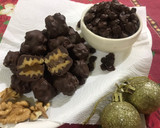 Foto del paso 4 de la receta: Nueces rellenas de dulce de leche y bañadas en chocolate