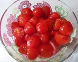 A picture of step 2 of Spaghetti with eggs, tomatoes and olives.