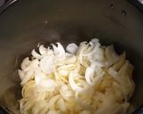 Une image de l'étape 1 de Soupe à l'oignon 😋.