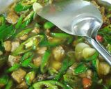 Foto langkah ke 4 dari resep Tumis Ikan Asin Klotok Cabai Hijau.
