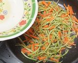 Foto langkah ke 3 dari resep Tumis bayam wortel tauge.