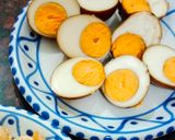 Foto langkah ke 2 dari resep Telur Kecap Nasi Hainan.