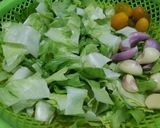 Hình bước làm 1 của món Salad trộn sốt chanh dây