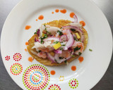Foto del paso 7 de la receta: Patacones de guineo con ceviche de pescado blanco y camarón