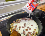 Foto del paso 4 de la receta: Tagliatelle con champiñones, longaniza y piñones