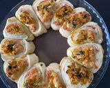 A picture of step 5 of Paneer puff pastry xmas wreath.