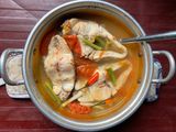 Canh cá chẽm nấu 🍅