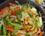 Foto del paso 4 de la receta Arroz al curry con verduras salteadas