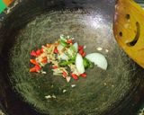 Foto langkah ke 2 dari resep 23. Tumis Ayam Jamur Shitake.