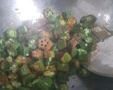 मसाला भेंडी भाजी (masala bhendi bhaji recipe in marathi) रेसिपी स्टेप 3 फोटो 