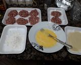 Foto del paso 1 de la receta: Filetes rusos con ensalada