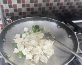 Foto langkah ke 2 dari resep Tumis Kembang Bawang Tahu.