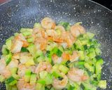 Foto del passaggio 4 della ricetta #654 Pennette con code di gamberi e zucchine 🍤🥒🌱