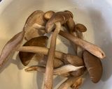 Hình bước làm 1 của món Nấm Mối Thái Nướng Lá Cách Muối Ớt