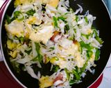 Foto langkah ke 6 dari resep Mie Goreng Ala Anak Kost 🍜.