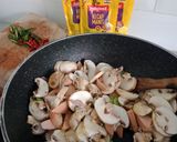 Foto langkah ke 2 dari resep Tumis Jamur Sosis Kecap.