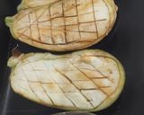 Foto del paso 1 de la receta: 🍆 Berenjenas rellenas de puerros, bechamel y queso azul 🧀🔹