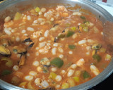 Foto del paso 7 de la receta: Cazuela de alubias con marisco