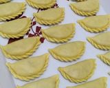 Gambar langkah 9 resipi Karipap Crunchy.