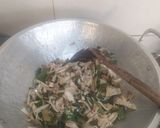 Foto langkah ke 5 dari resep Oseng Nangka Muda Daun Melinjo.