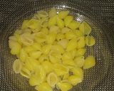 A picture of step 2 of Crispy and crunchy macaroni kurkury.