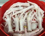 Hình bước làm 4 của món Chân Gà Hấp Hành