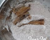 A picture of step 2 of Fried Bombay Duck with Potato flour.