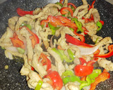 Foto del paso 5 de la receta: Fajitas de cerdo al pimiento