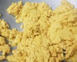 A picture of step 2 of Besan ka halwa.