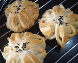 A picture of step 5 of Chicken ball stuffed flower bread.