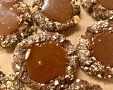 Kakaós-mandulás keksz tejcsokival recept fázis 6 fotója