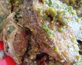 Foto langkah ke 5 dari resep Ikan Goreng Sambal Ijo Pedas Dower.