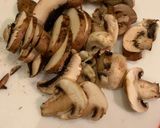Foto langkah ke 2 dari resep Ribeye steak mushroom sauce (pan fry).