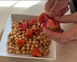 Foto del paso 1 de la receta: Ensalada de garbanzos y anchoas